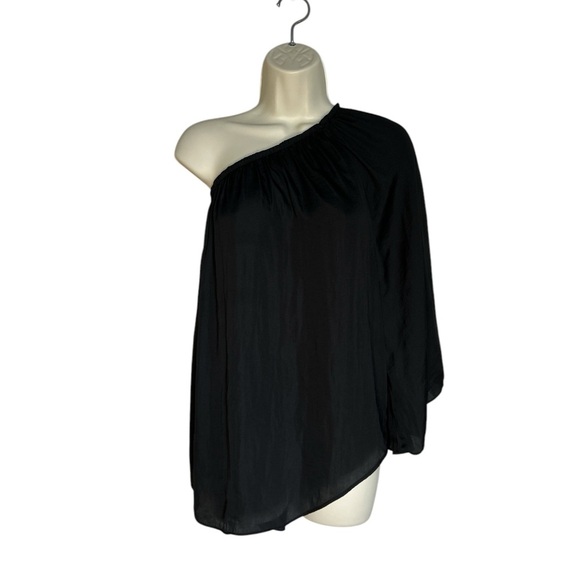 Black Blouse with one sleeve - Picture 2 of 6